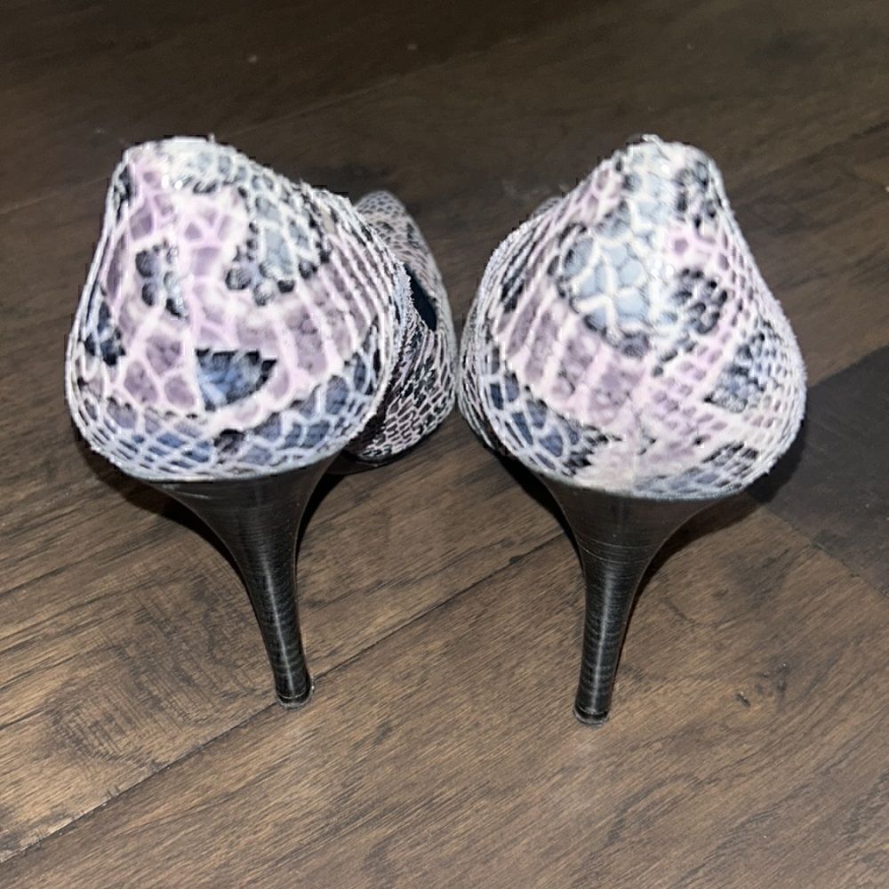 STUART WEITZMAN Grey/Purple/Blue Snake Print Stiletto Heels 5”heel Sz 8.5 GUC - Picture 8 of 9